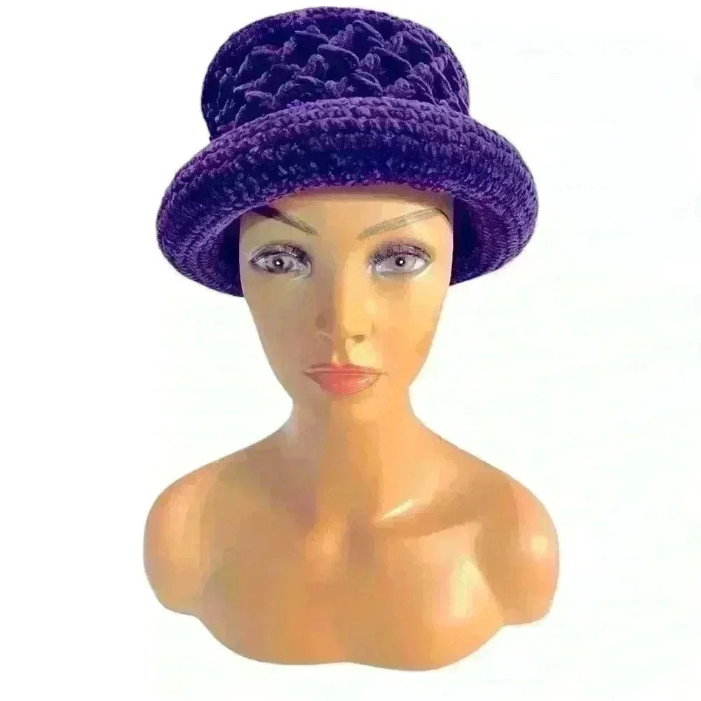 Outbrook. Knit Hat, Women’s.  One Size.  Preowned in Excellent Condition.